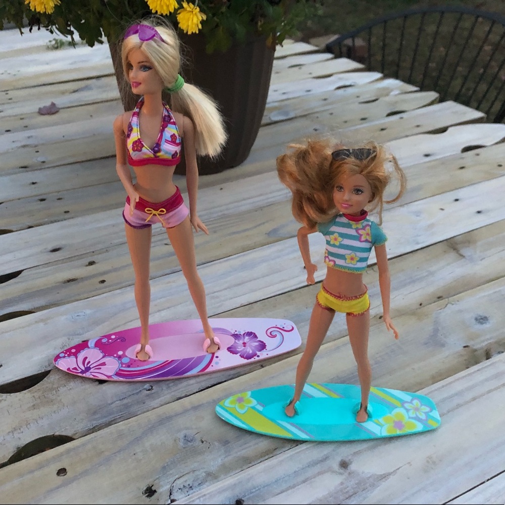 Surfer Barbies!